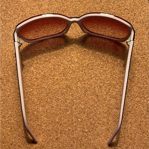 Fendi Bold pink Sunglasses with dangling silver logo charm - Picture 4 of 8